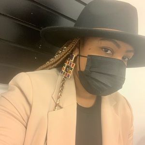 Meet your Posher, Sandra